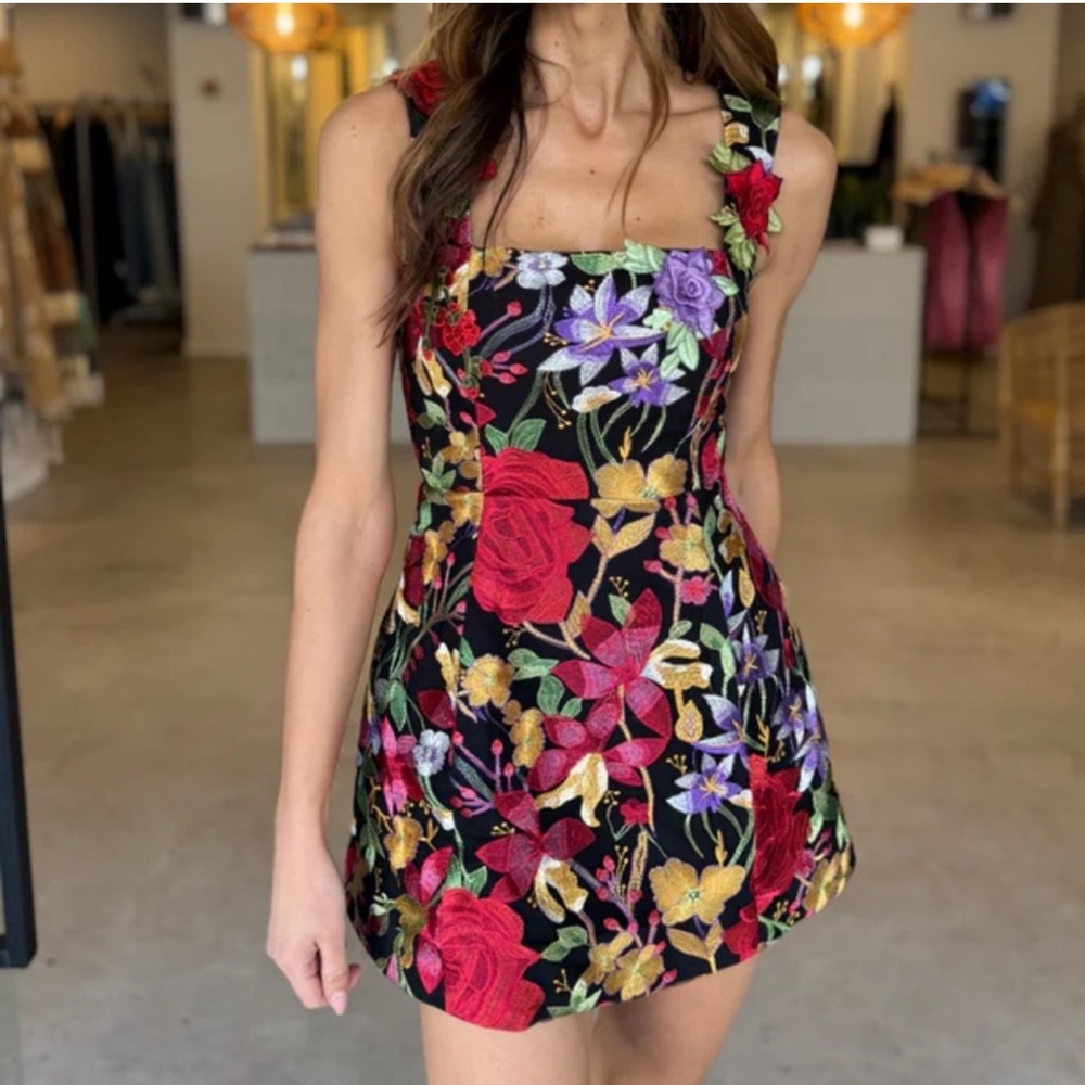 ✨NEW✨ELLIATT Talia Mini Dress Black Floral Cocktail Embroidered 3D Flowers